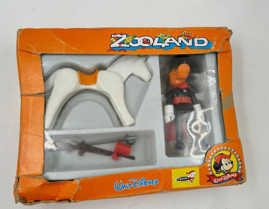 Zooland por Airgam Variante Mexicana por Exin Personajes Disney - Plutón como El Zorro-