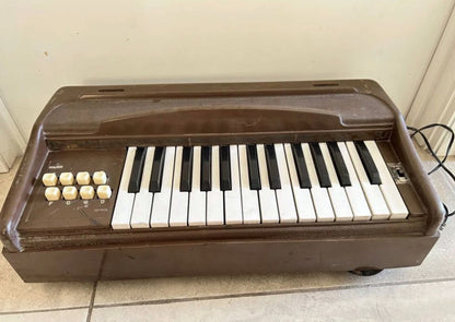 Teclado Piano Lili Ledy 55 Cm Vintage De Bulbos Vintage 60 S